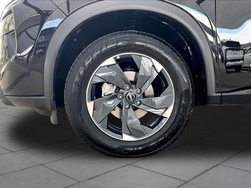 Certified 2025 Nissan Rogue SV AWD/4WD image 11