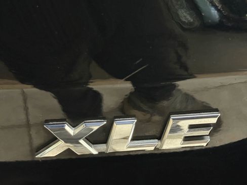 Used 2017 Toyota Highlander XLE image 14