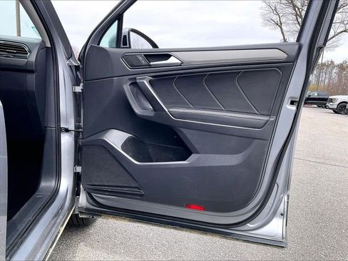 Used 2024 Volkswagen Tiguan SE image 11