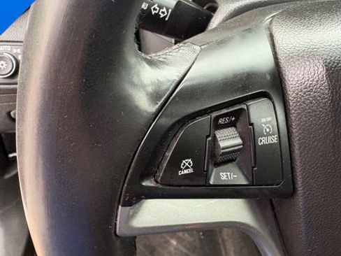 Used 2020 Chevrolet Trax LT w/ LT Convenience Package AWD/4WD image 14