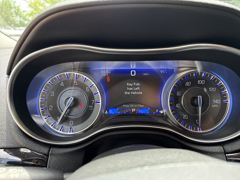 Used 2023 Chrysler 300 Touring w/ Sport Appearance Package RWD image 26