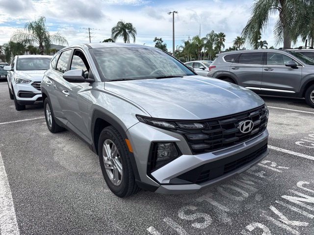 Used 2025 Hyundai Tucson SE FWD image 3