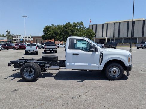 New 2025 Ford F350 XL image 3