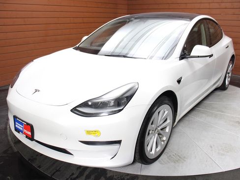Used 2023 Tesla Model 3 Standard Range image 4