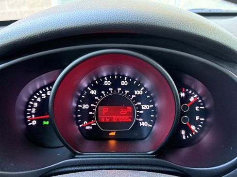 Used 2016 Kia Soul + image 17