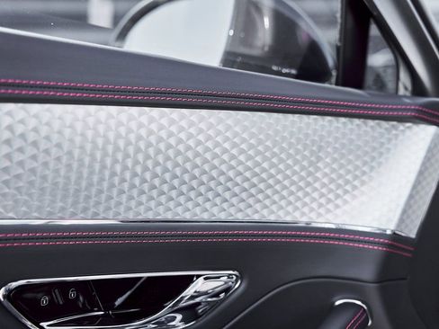 Used 2023 Bentley Flying Spur V8 image 33