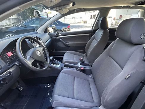 Used 2009 Volkswagen Rabbit S FWD image 2