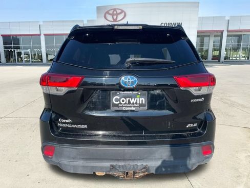 Used 2018 Toyota Highlander XLE AWD/4WD image 4
