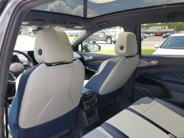 Certified 2025 Volkswagen ID.4 Pro S AWD/4WD image 17