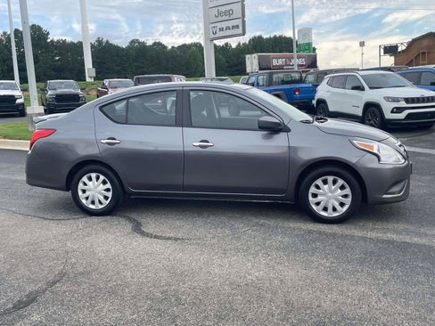 Used 2018 Nissan Versa SV FWD image 2