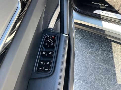 Used 2020 Porsche Cayenne Turbo AWD/4WD image 13