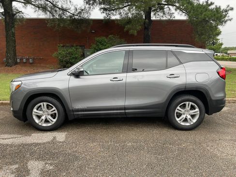 Used 2020 GMC Terrain SLE w/ Driver Convenience Package FWD image 2