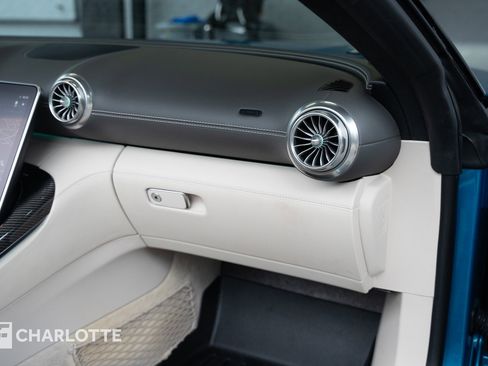 Used 2022 Mercedes-Benz SL 63 AMG 4MATIC w/ Driver Assistance Package image 32