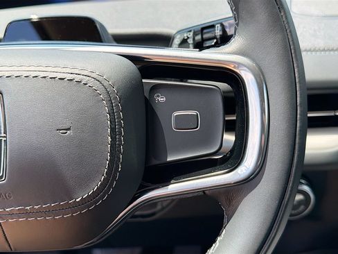 New 2026 Lincoln Navigator Premiere AWD/4WD image 13
