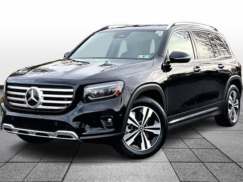 Used 2025 Mercedes-Benz GLB 250 4MATIC image 4