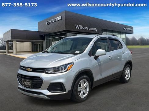 Used 2022 Chevrolet Trax LT w/ LT Convenience Package FWD image 1