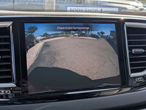 Used 2023 Chrysler Pacifica Touring-L image 20