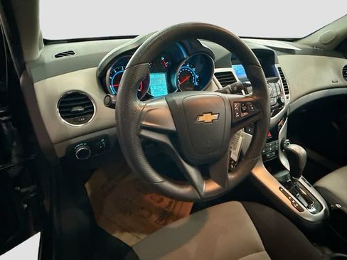 Used 2014 Chevrolet Cruze LS FWD image 9