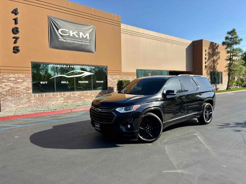 Used 2019 Chevrolet Traverse Premier w/ Redline Edition FWD image 2