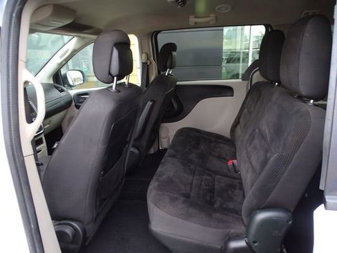 Used 2019 Dodge Grand Caravan SE w/ UConnect Hands-Free Group image 22