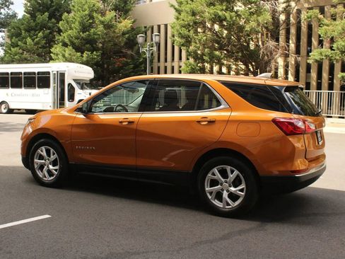 Used 2019 Chevrolet Equinox LT FWD image 9