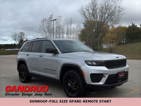 New 2025 Jeep Grand Cherokee Altitude w/ Trailer Tow Package AWD/4WD image 1