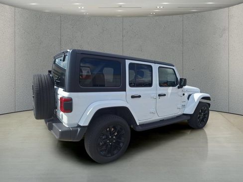 Used 2023 Jeep Wrangler Unlimited Sahara w/ Cold Weather Group AWD/4WD image 5