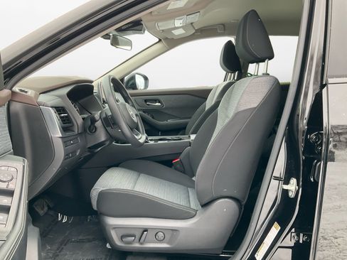 Used 2023 Nissan Rogue SV image 10