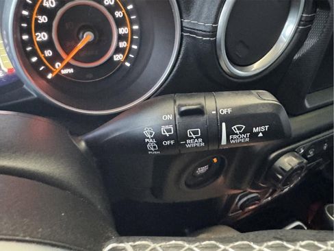 Used 2018 Jeep Wrangler Unlimited Sahara AWD/4WD image 18