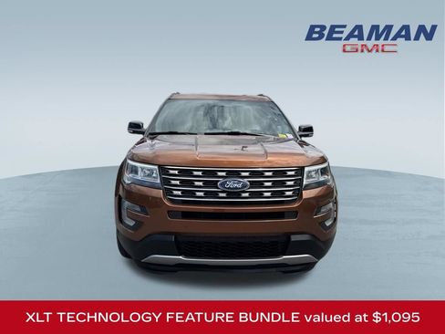Used 2017 Ford Explorer XLT w/ Equipment Group 202A FWD image 2