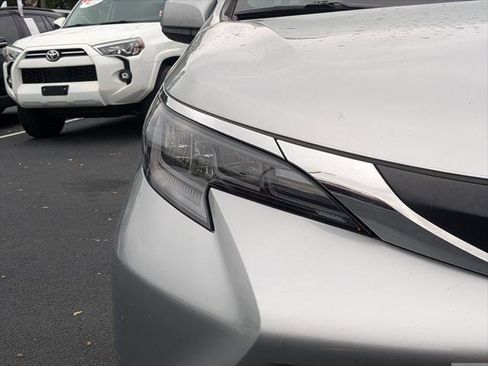 Certified 2024 Toyota Sienna XLE w/ XLE Plus Package FWD image 12
