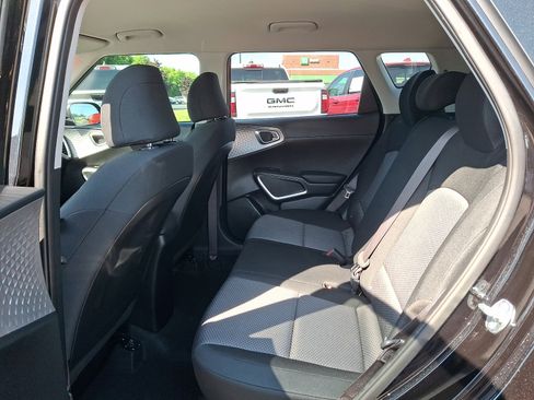 Used 2025 Kia Soul LX FWD image 10