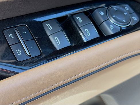 Used 2023 Cadillac Escalade Premium Luxury image 25