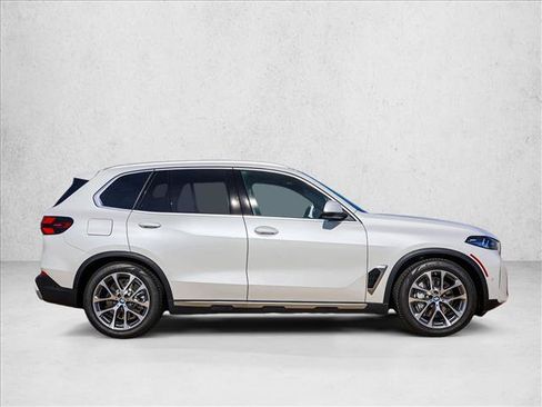 Used 2026 BMW X5 xDrive50e w/ Climate Comfort Package AWD/4WD image 4