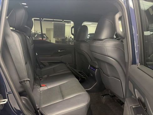 Used 2024 Lexus GX 550 w/ Accessory Package (Z1) AWD/4WD image 12