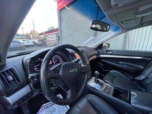 Used 2011 INFINITI G37 Journey w/ Premium Pkg image 9