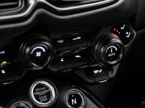 Used 2020 Aston Martin V8 Vantage Coupe RWD image 71