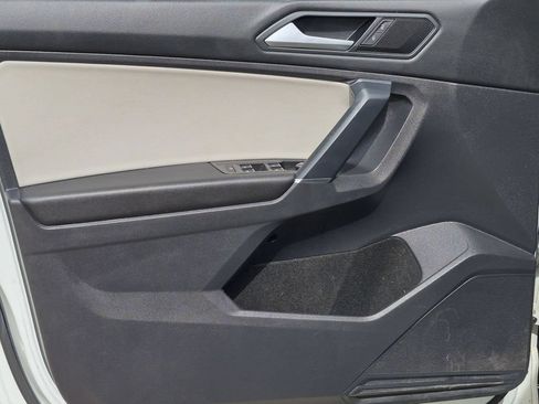 Used 2020 Volkswagen Tiguan SE w/ Panoramic Sunroof Package FWD image 15