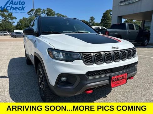Used 2025 Jeep Compass Trailhawk AWD/4WD image 1