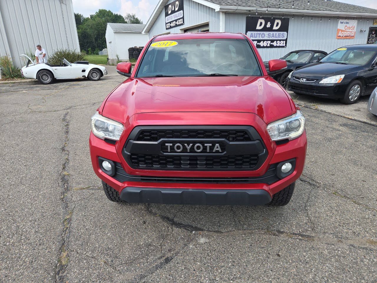 Used 2017 Toyota Tacoma SR5 AWD/4WD image 3