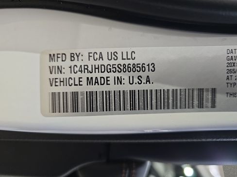 Used 2025 Jeep Grand Cherokee Overland w/ Trailer Tow Package AWD/4WD image 33