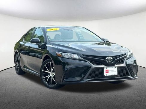 Used 2024 Toyota Camry SE image 2