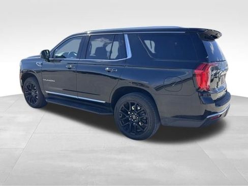Certified 2022 GMC Yukon SLT w/ SLT Premium Package image 3