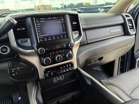 Used 2021 RAM 2500 Laramie w/ Body Color Bumper Group AWD/4WD image 17