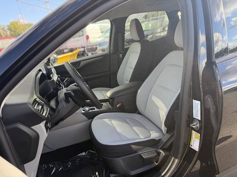 Used 2025 Ford Escape Active w/ Cold Weather Package AWD/4WD image 11