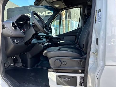 Used 2025 Mercedes-Benz Sprinter 2500 image 13