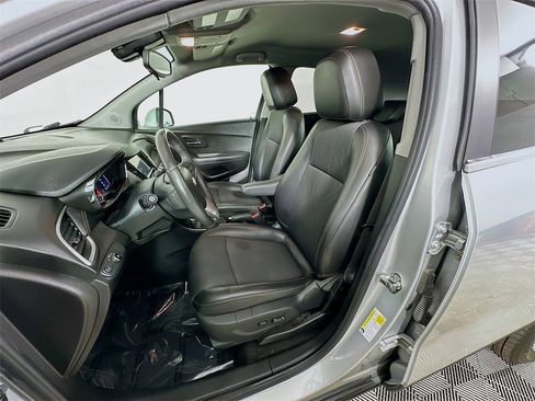 Used 2018 Chevrolet Trax LT w/ LT Convenience Package image 23