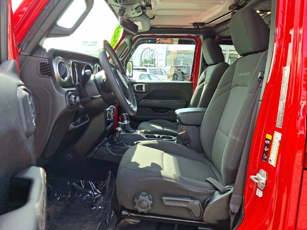 Used 2023 Jeep Wrangler Unlimited Sahara AWD/4WD image 13