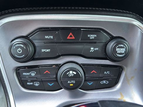 Used 2019 Dodge Challenger SXT RWD image 15