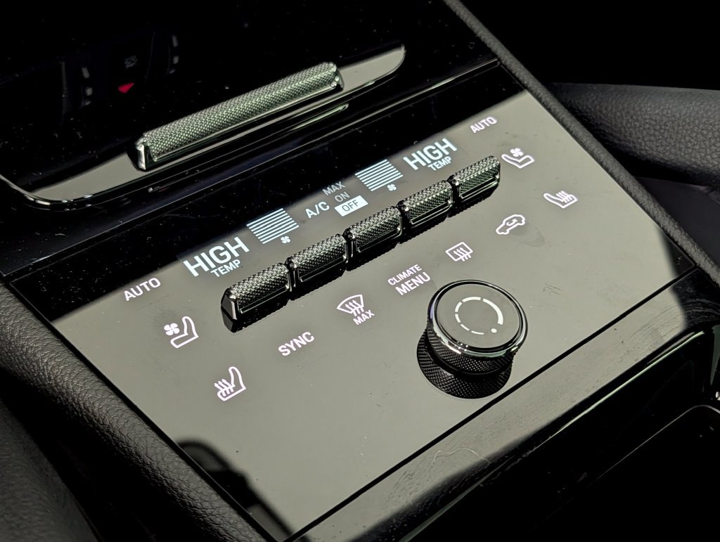 Certified 2024 Porsche Cayenne Coupe AWD/4WD image 31